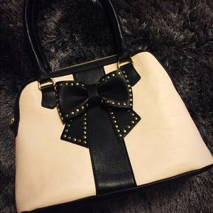 EUC Betsey Johnson Studded Classic Bow Purse
